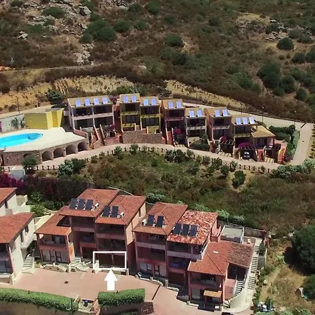 Family With Swimming Pool *