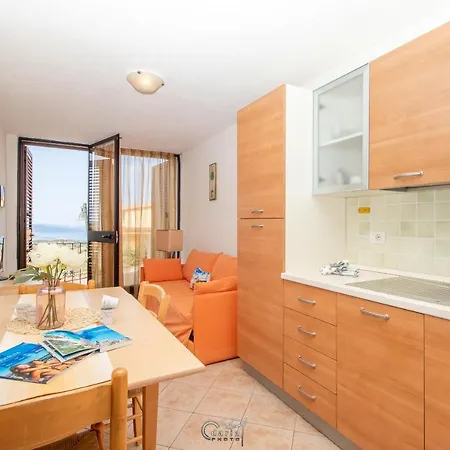 Family With Swimming Pool Apartamento